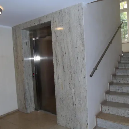 19 Delux- Blizej Zdroju *